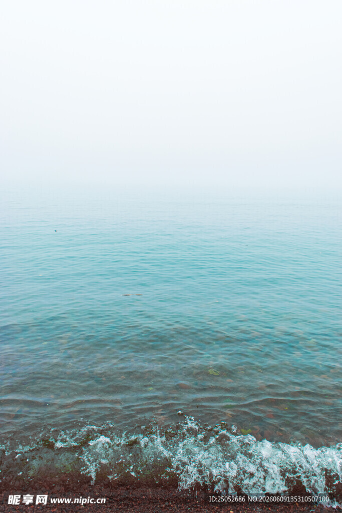 海边海浪朦胧海景