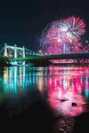 夜桥烟花秀水面映绚烂