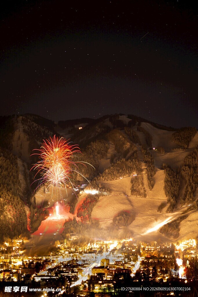 山城夜景烟花璀璨