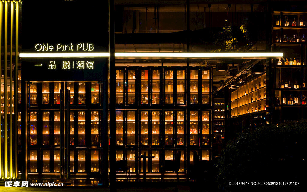 夜晚璀璨的楼体灯光景观