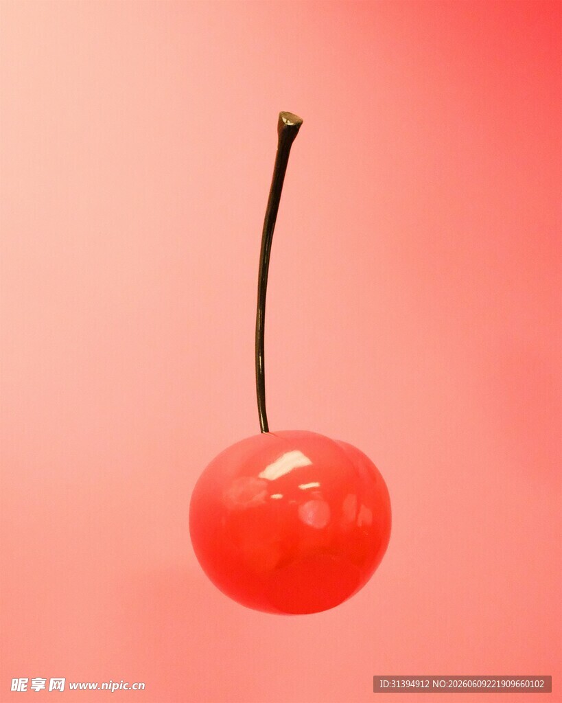 一颗鲜红欲滴的樱桃
