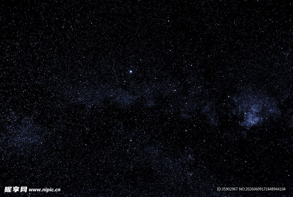 深邃星空下的梦幻宇宙景象