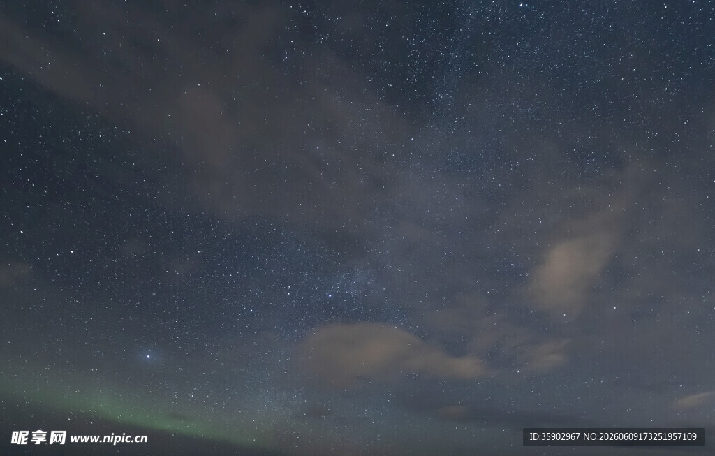 夜空星河璀璨美景