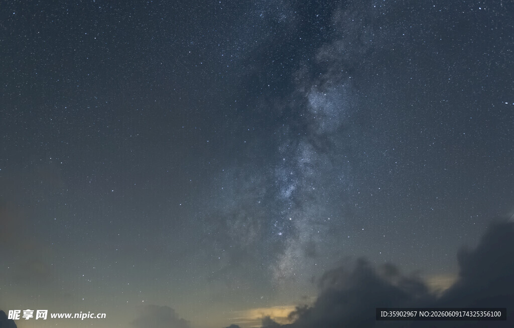 夜空下的璀璨星河