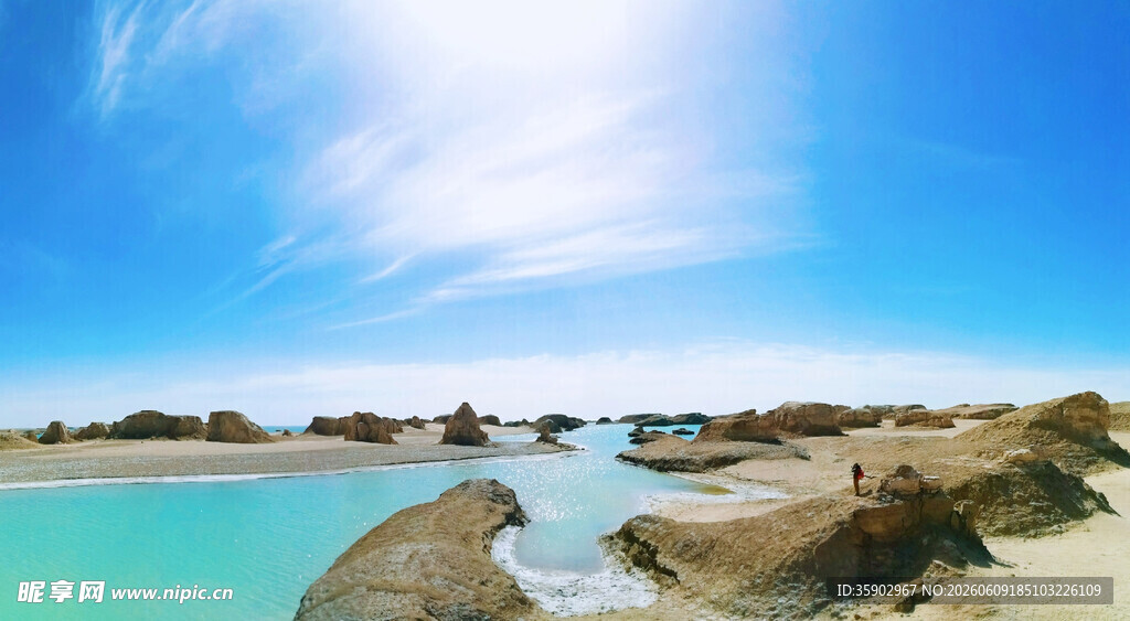 碧海蓝天中的美丽海岸