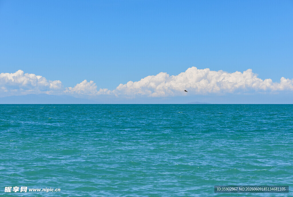 碧海蓝天辽阔海洋美景