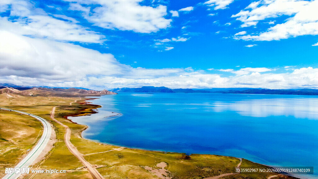 湖畔公路美景