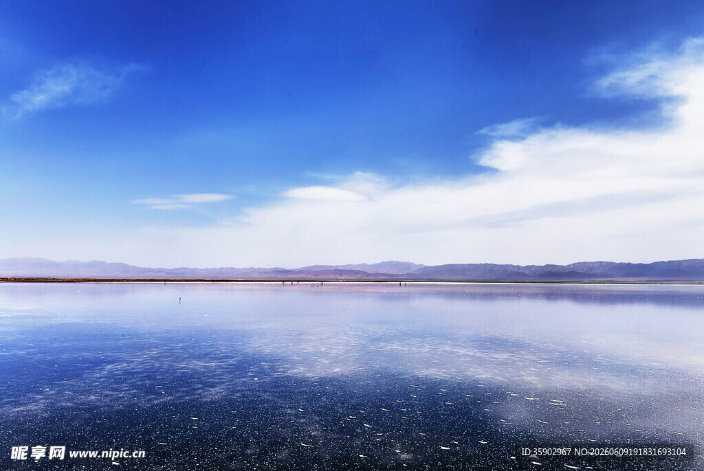天空之境湖面美景