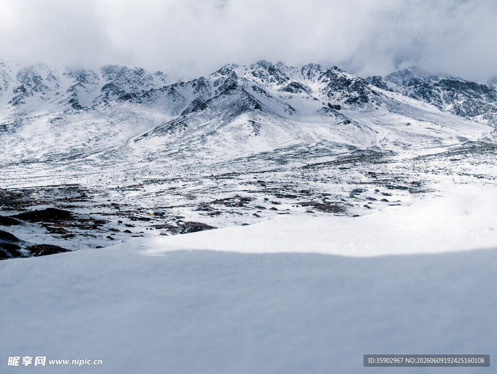 雪山雪景壮丽自然景观