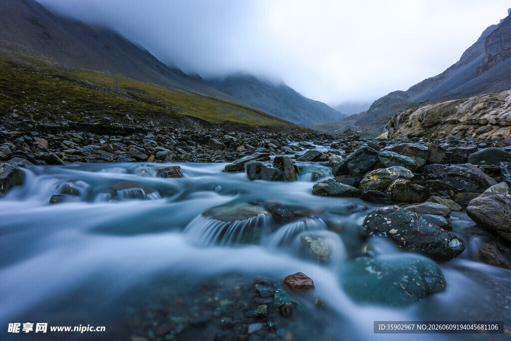 山间溪流之灵动美景