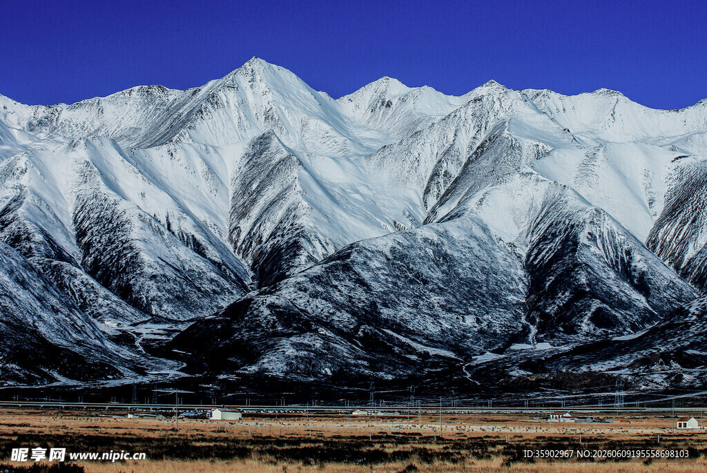 壮丽雪山景观