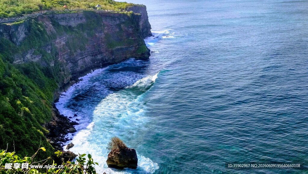 壮丽海岸悬崖与蔚蓝大海