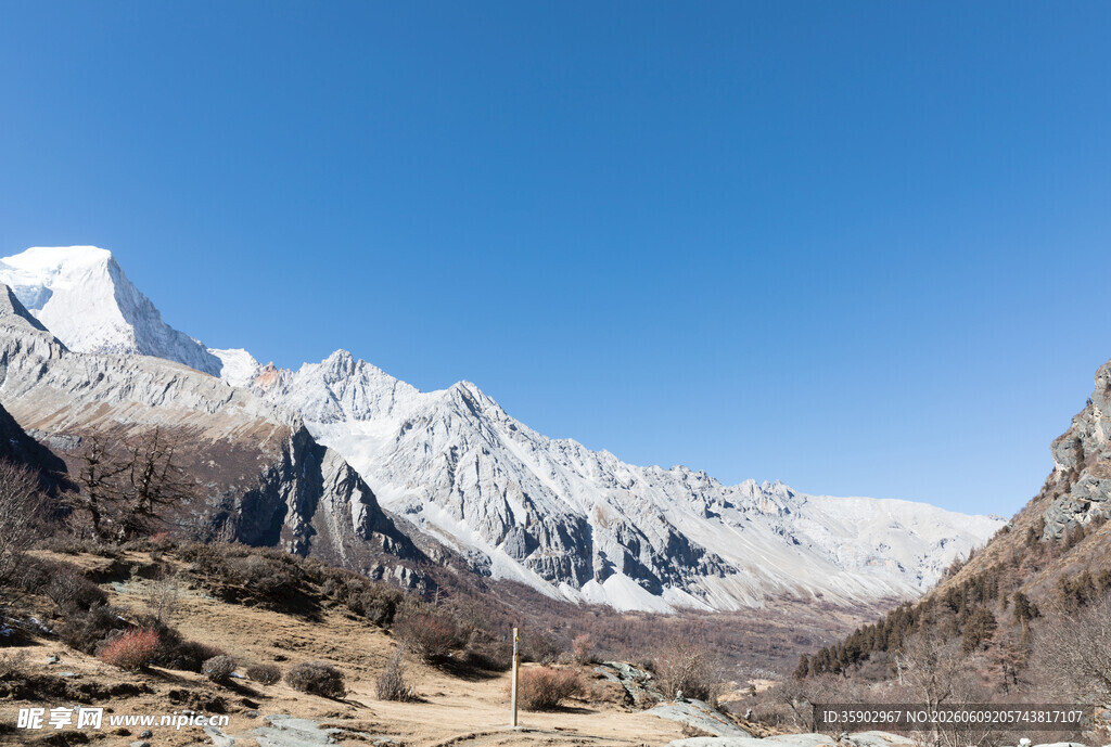 壮丽雪山风景