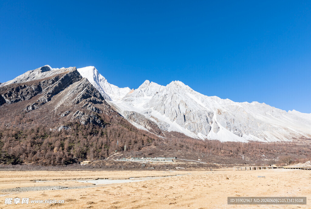 唯美山脉风景画