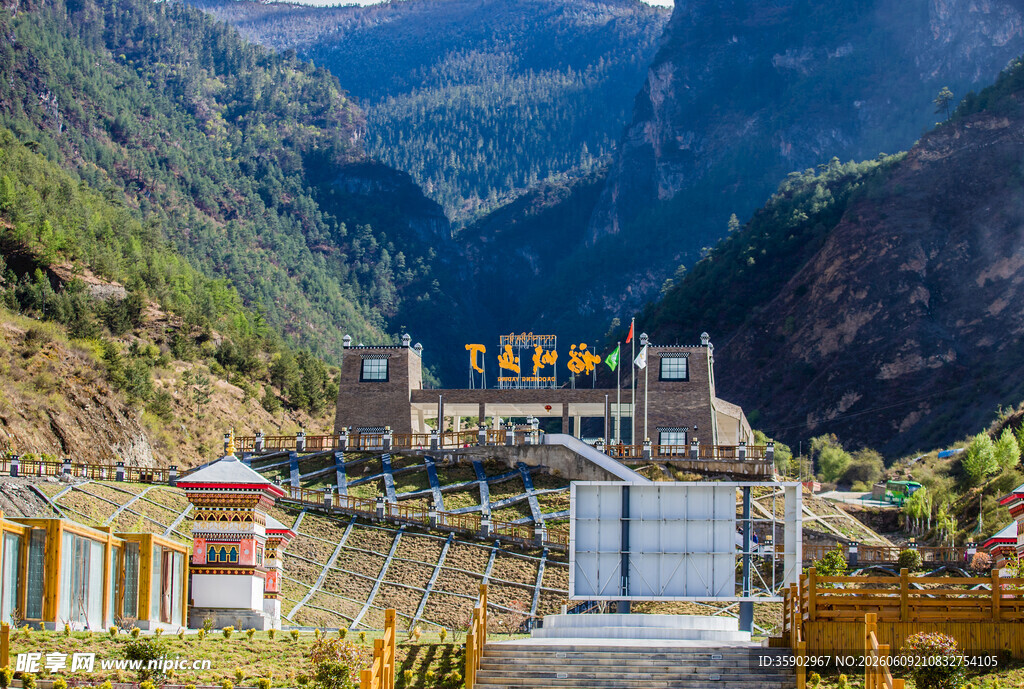 山间藏式建筑景观