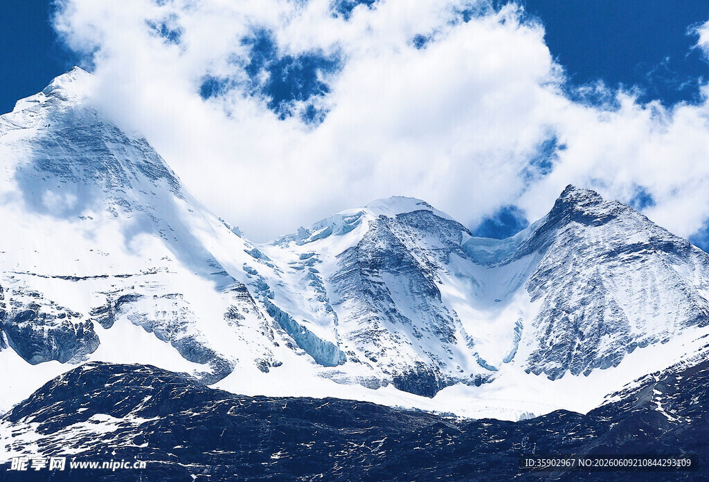 壮丽雪山景色