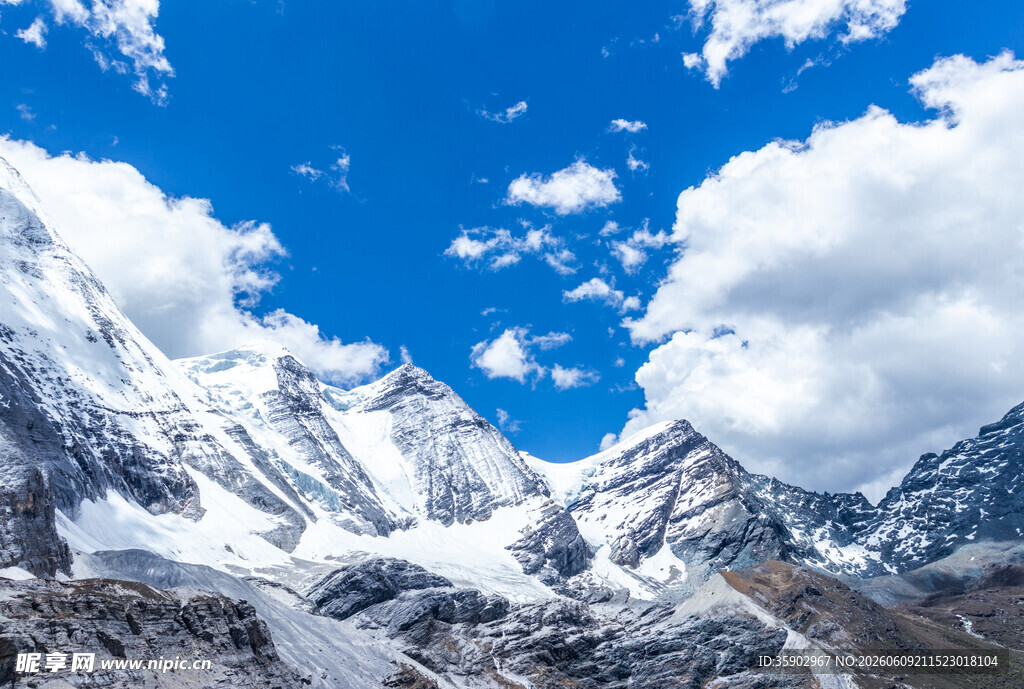 壮丽雪山美景