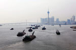 上海外滩水域船只景象