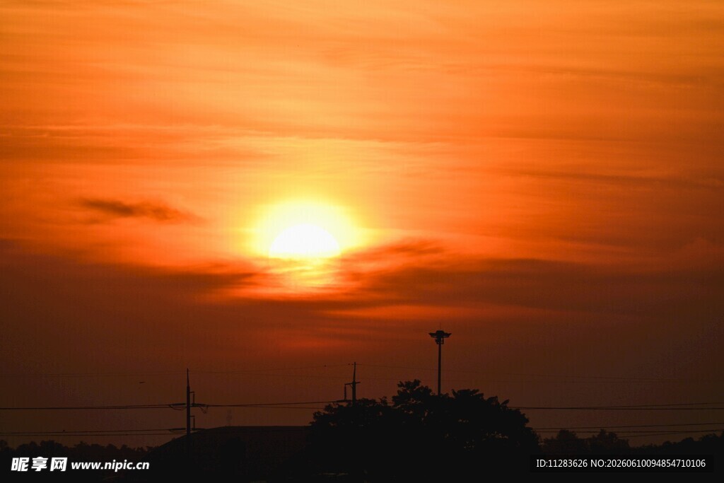 夕阳西下的城