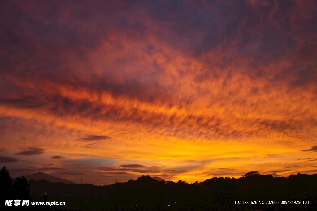 绚丽多彩的黄昏天空景色