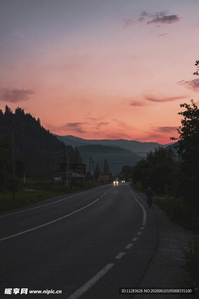 黄昏公路美景