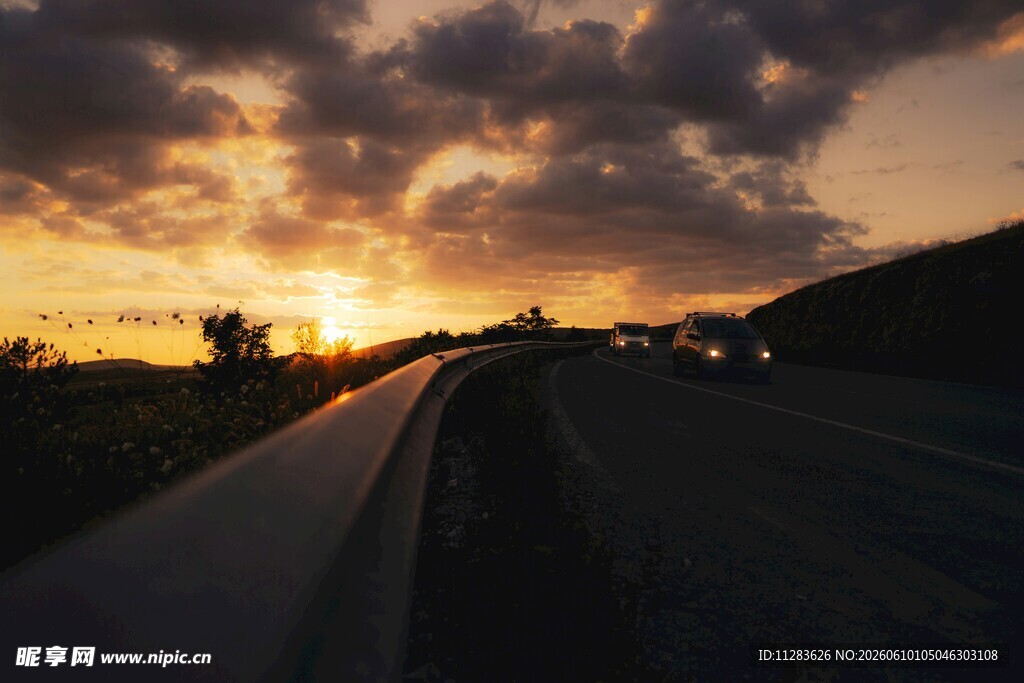 公路夕阳美景