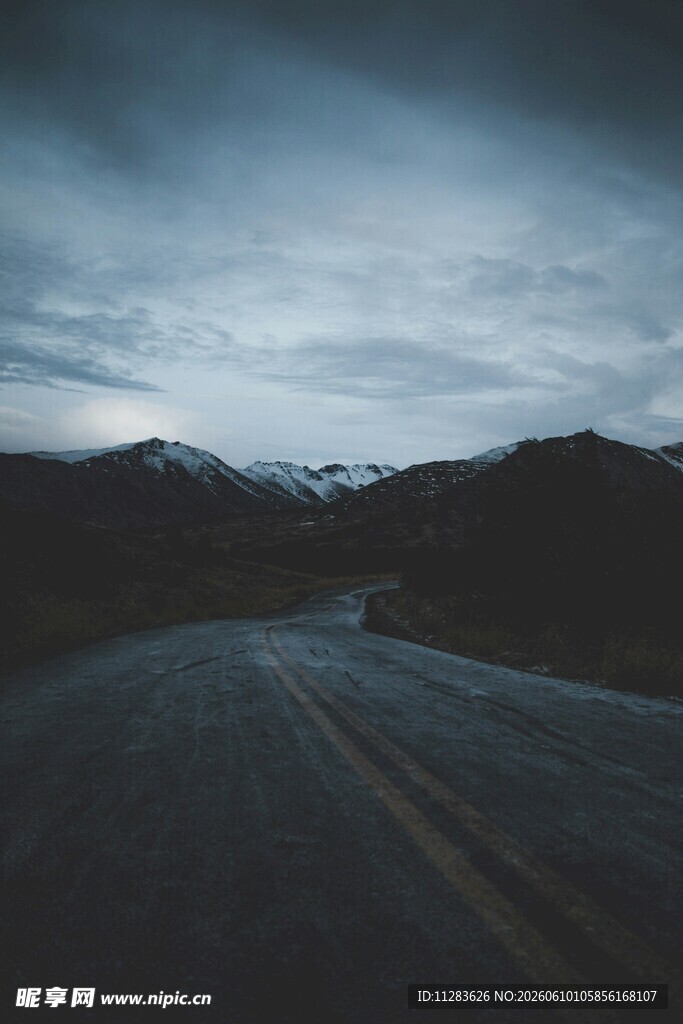 公路尽头