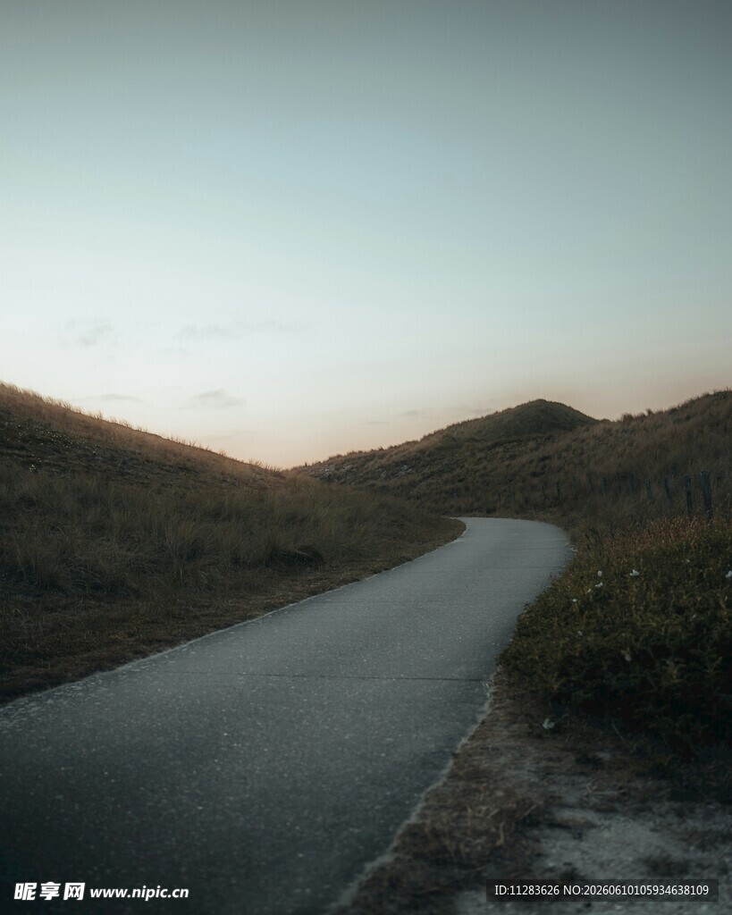 山间蜿蜒小路
