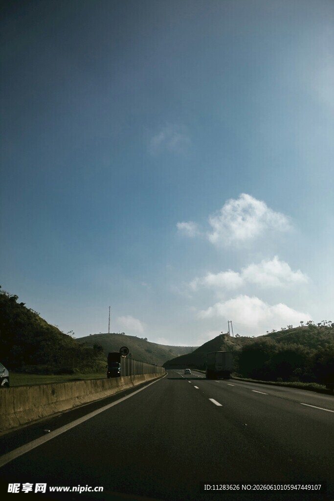公路风景开阔