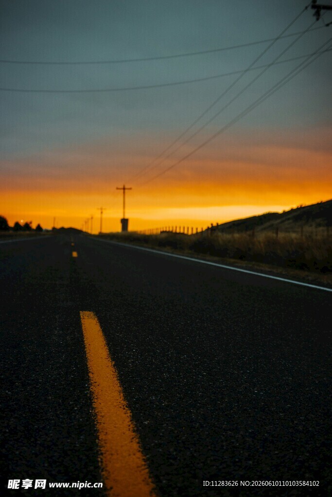 黄昏公路美景