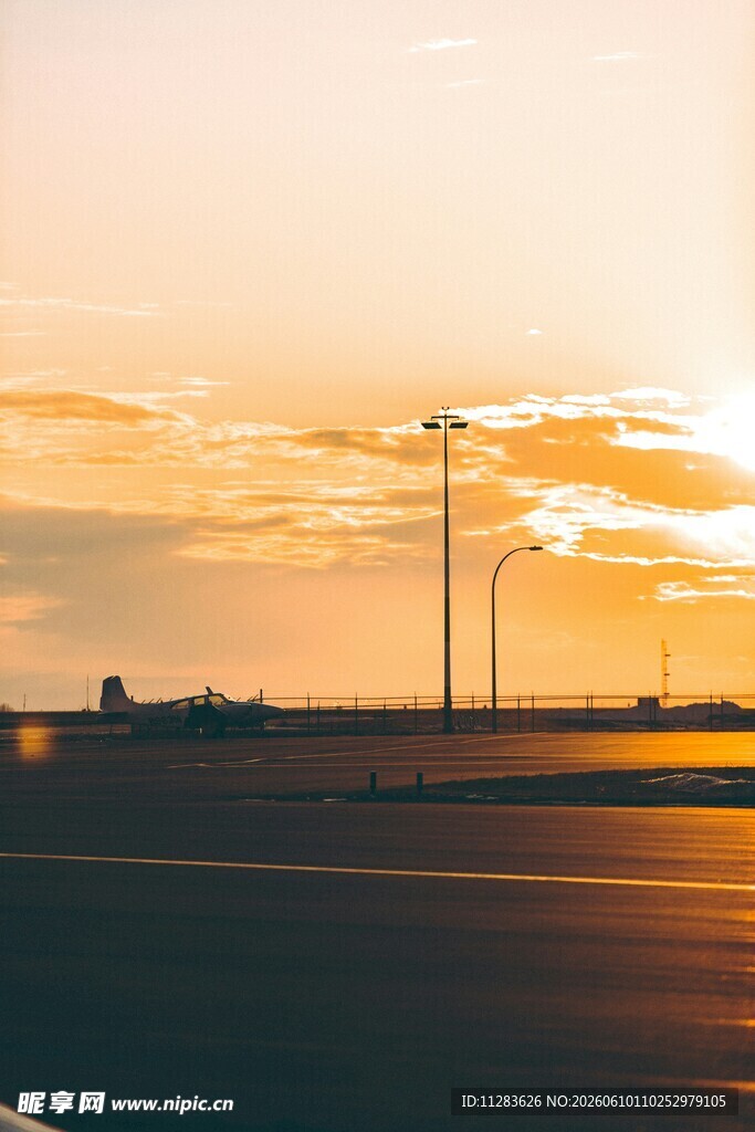 夕阳下的空旷