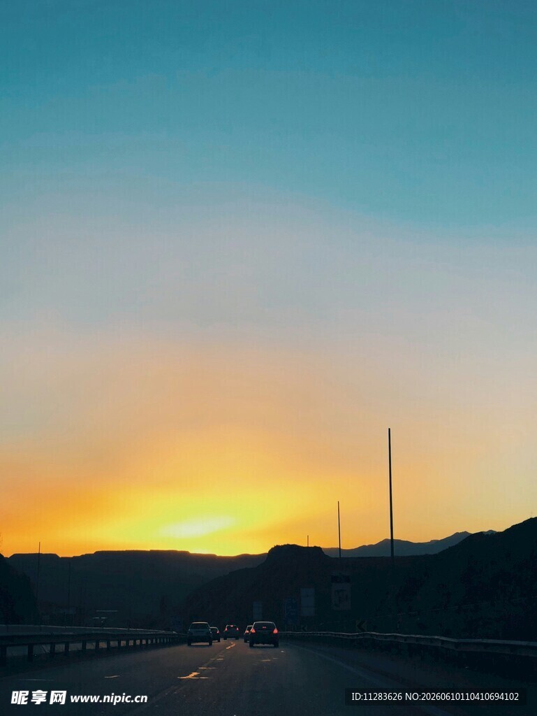 公路上的绝美