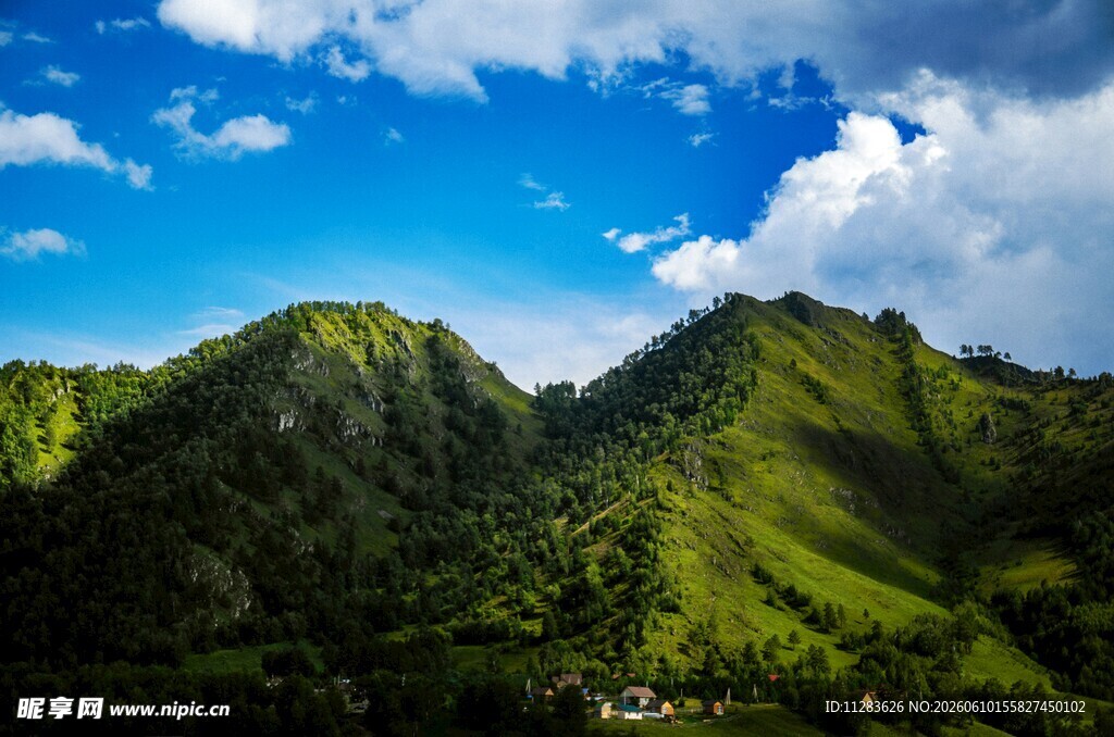 青山蓝天美景