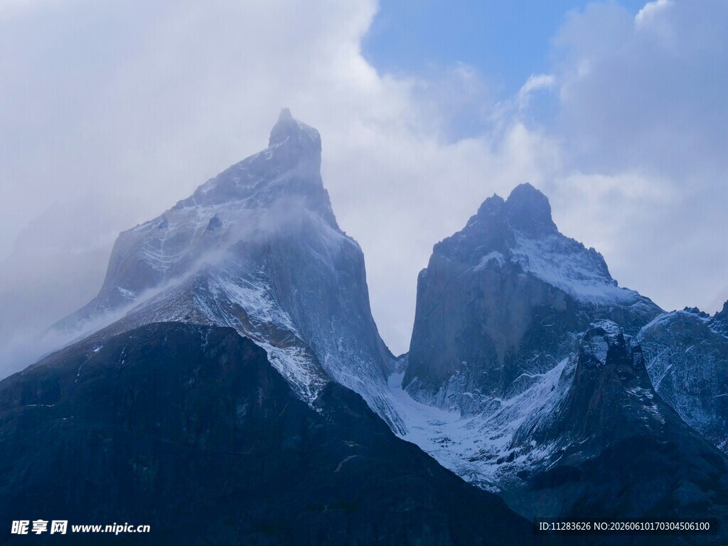 壮丽雪山景观