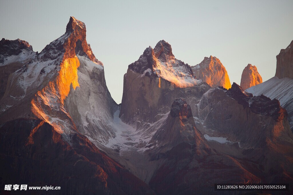 壮丽山景夕阳