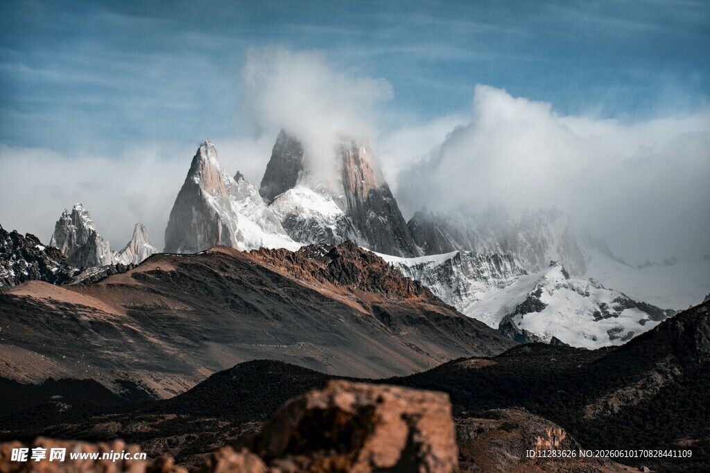 壮丽雪山景观