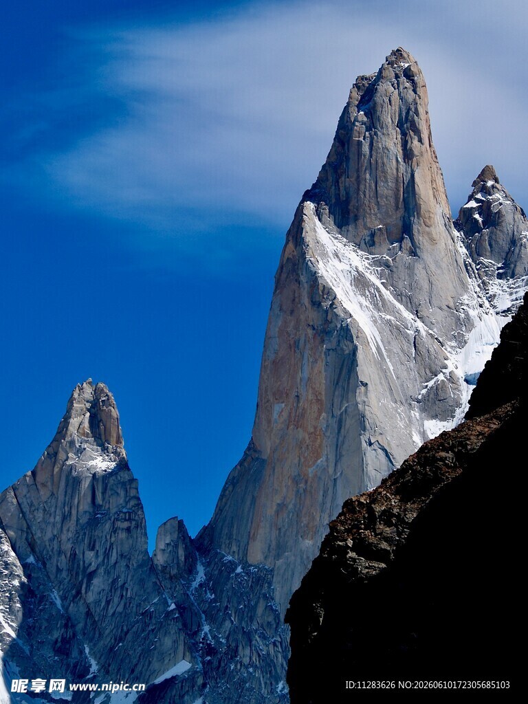 巍峨雪山壮丽