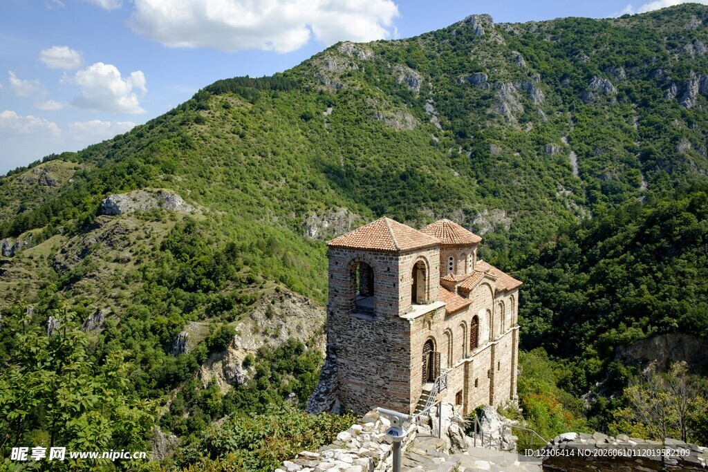 山间古老建筑风景秀丽