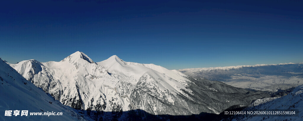壮丽雪山景观