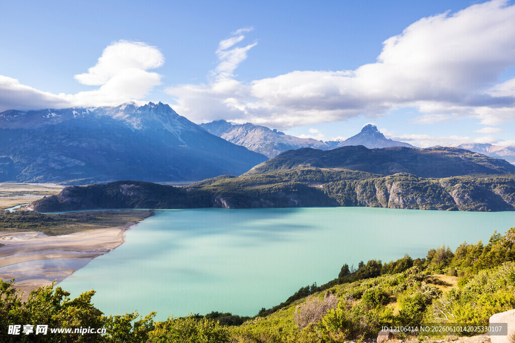美丽湖光山色的自然景观