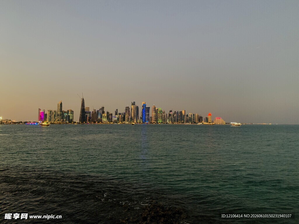 海滨城市天际线美丽景观