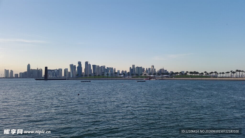 海滨城市天际线景观