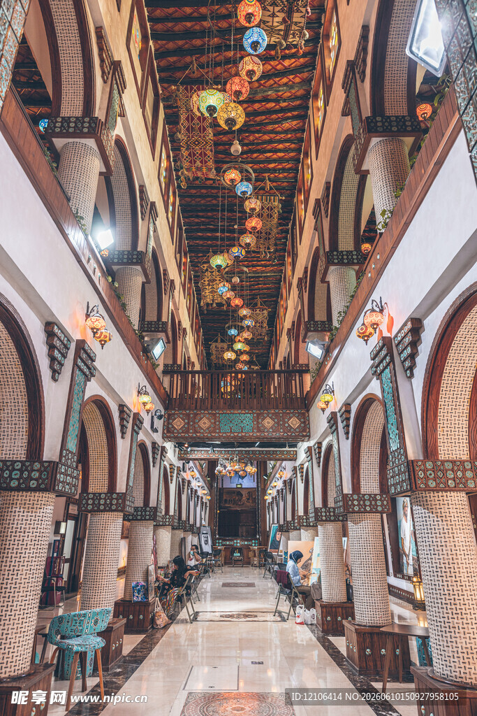 华丽古建筑内部走廊景观
