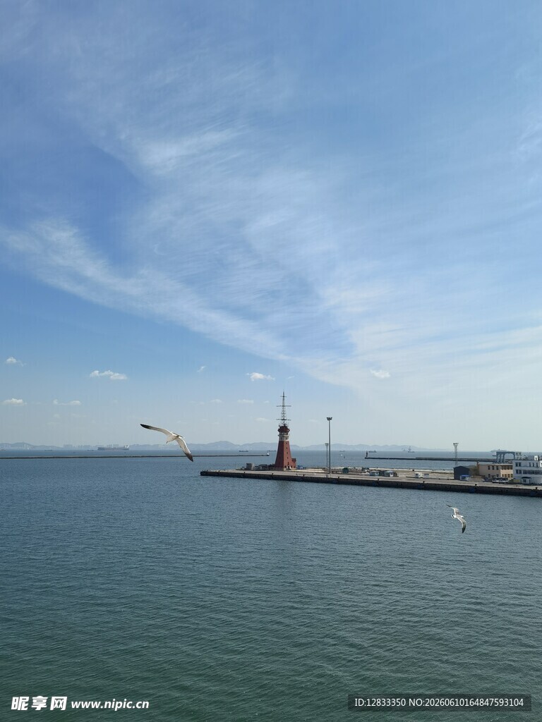 海边灯塔风景