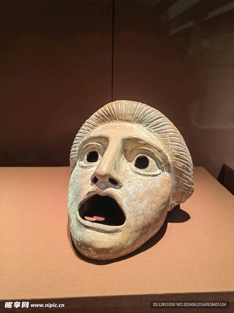 古代张口表情石雕面具