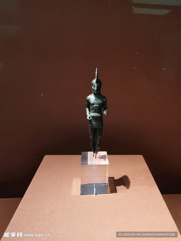青铜武士雕像展示