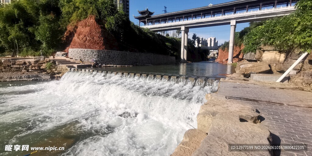 水坝景观 流水潺潺