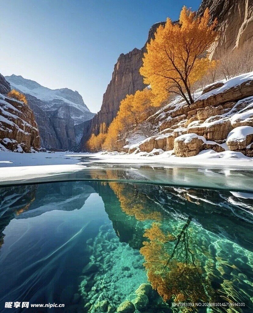 峡谷湖泊