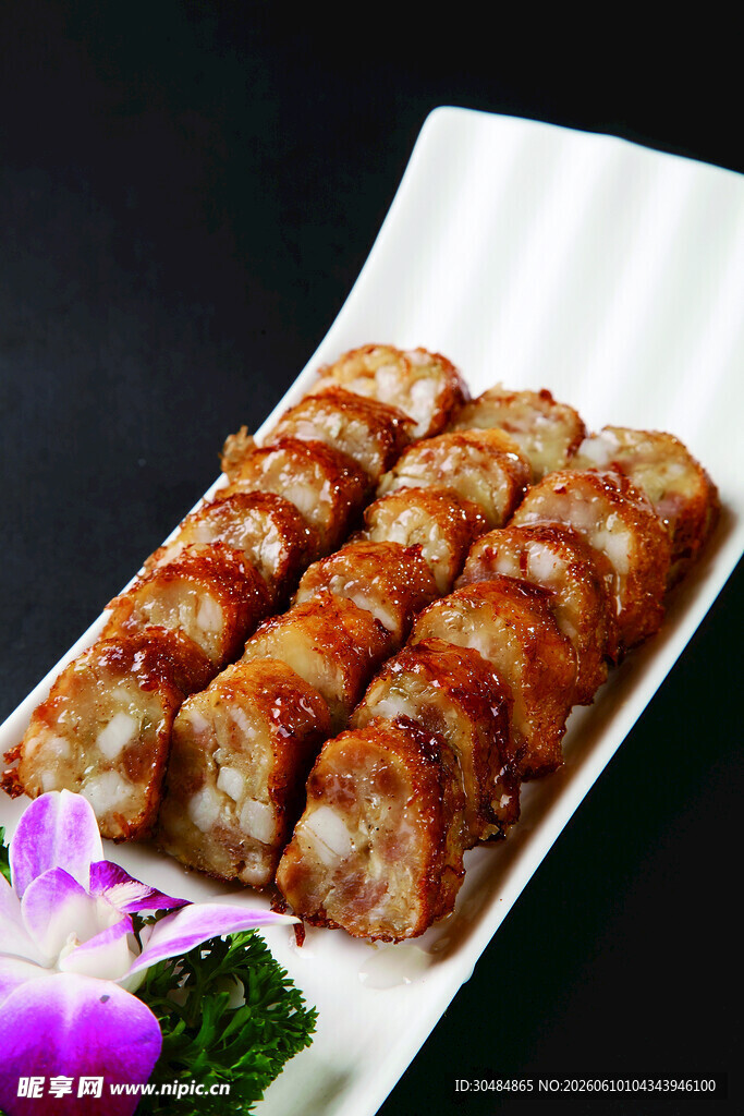 美味香酥肉卷摆盘精致