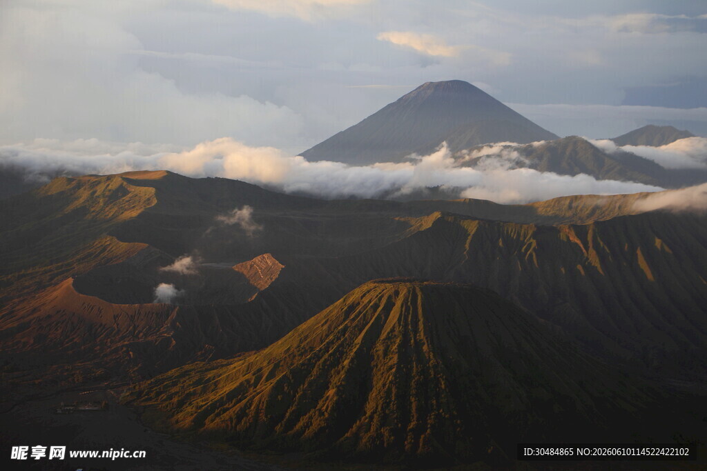壮丽火山景观